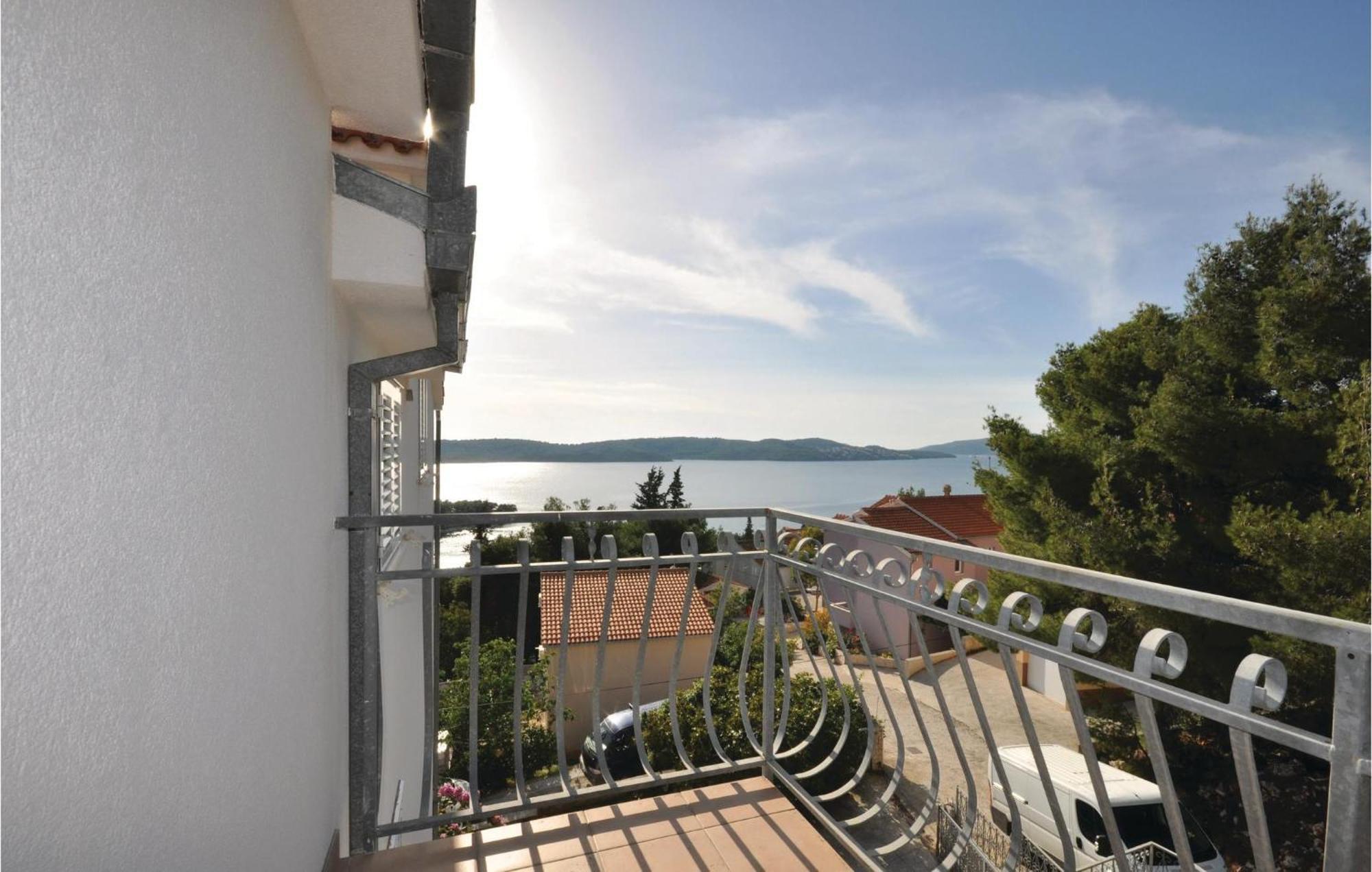 Amazing Apartment In Trogir With Kitchen Dış mekan fotoğraf